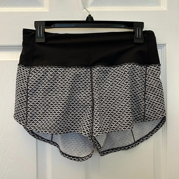 ! Lululemon Speed Up Short Hi-Rise *2.5" - Picture 1 of 5